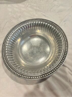 Wilton Armetale Flutes & Pearls Round Serving Bowl